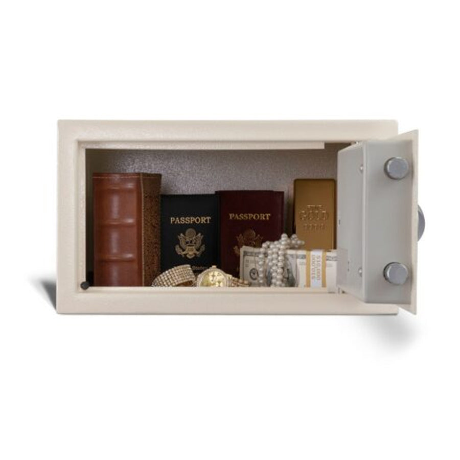 AMSEC EST916 interior with valuables on carpeted base